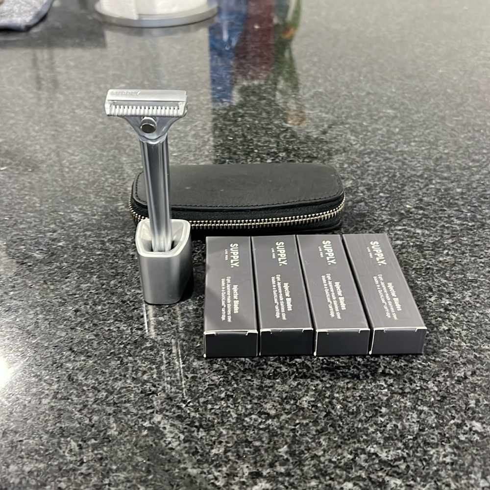 Supply Single Edge SE with 4x Injector Blades, Stand, and Supply Travel Case